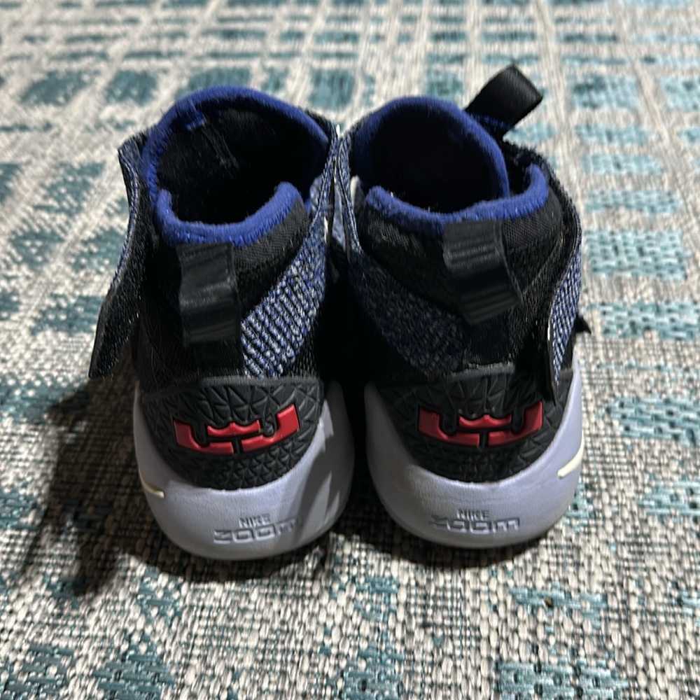 Lebron soldier Nike sneakers - Picture 3 of 5